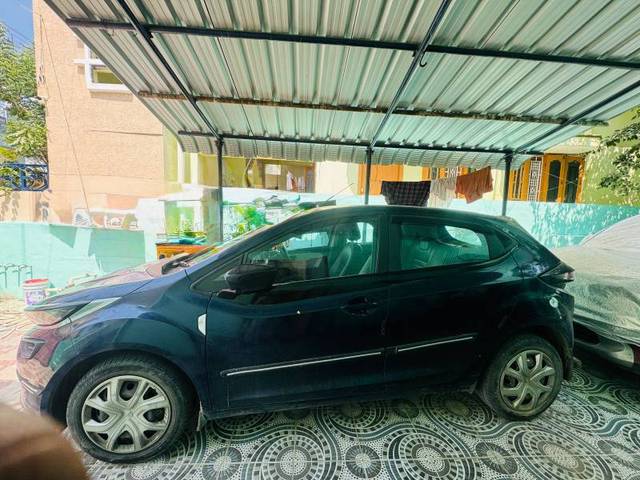 https://images10.gaadi.com/usedgaadi-sellcar/UsedCar/e5b227e1a/7ae1c522-410f-47f5-ae60-542511b98824.jpg?imwidth=6400