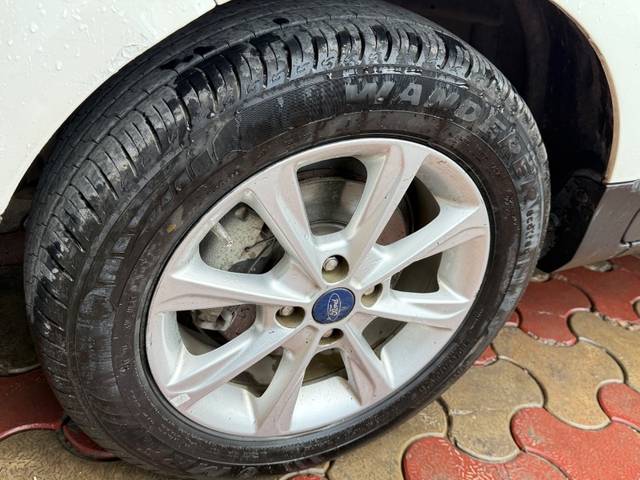 https://images10.gaadi.com/usedgaadi-sellcar/UsedCar/e5b23321a/07275b72-7627-435e-88b3-61e41fffab7f.jpeg?imwidth=6402