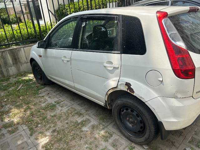 https://images10.gaadi.com/usedgaadi-sellcar/UsedCar/e5b2535aa/23b0acef-3df1-4070-a766-7df8024e3326.jpeg?imwidth=6401