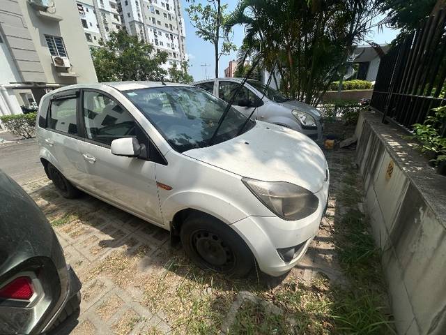 https://images10.gaadi.com/usedgaadi-sellcar/UsedCar/e5b2535aa/587e8a0d-cc4b-42bd-affb-27792cdb5cbd.jpeg?imwidth=6400