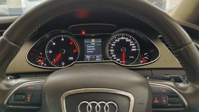 https://images10.gaadi.com/usedgaadi-sellcar/UsedCar/e5b2a112a/8d544bd8-3b20-41f5-a325-d468efc32417.jpeg?imwidth=6402