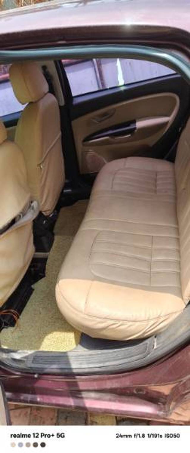 https://images10.gaadi.com/usedgaadi-sellcar/UsedCar/e5b2bab9a/c92a8abe-07db-4b6f-9785-522e37964f51.jpeg?imwidth=6402