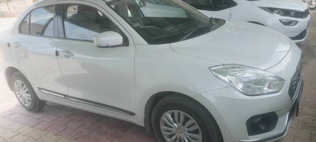 https://images10.gaadi.com/usedgaadi-sellcar/UsedCar/e5b31e86a/aff10568-22e1-49b2-920e-467f64412e78.jpg?imwidth=6400
