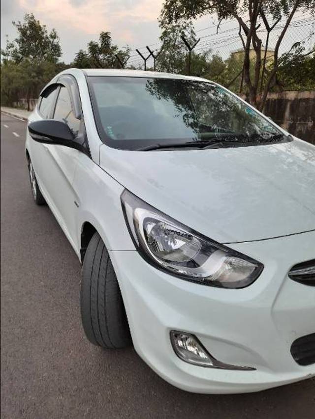 https://images10.gaadi.com/usedgaadi-sellcar/UsedCar/e5b3258ca/805a7fab-1e9b-4a41-bb8d-3cb9af84ce12.jpg?imwidth=6400