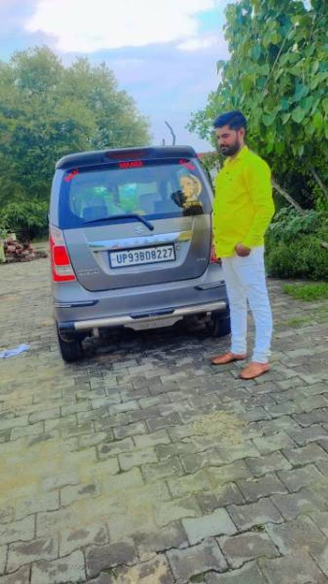 https://images10.gaadi.com/usedgaadi-sellcar/UsedCar/e5b33ebea/6de156a0-97f5-43f8-a463-f8f8c1c25070.jpg?imwidth=6400