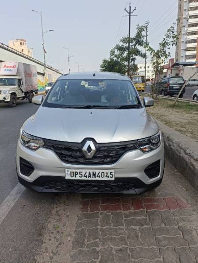 https://images10.gaadi.com/usedgaadi-sellcar/UsedCar/e5b3872ba/ef8f9a0a-adf3-4736-8f3b-726111180896.jpg?imwidth=6400