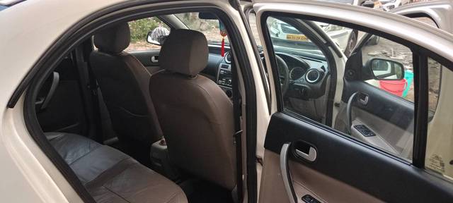 https://images10.gaadi.com/usedgaadi-sellcar/UsedCar/e5b39051a/4d522e2e-d61d-4a17-9b8b-3fadd54aa282.jpg?imwidth=6402