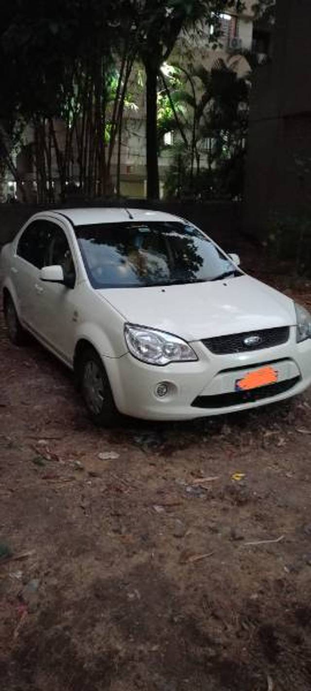 https://images10.gaadi.com/usedgaadi-sellcar/UsedCar/e5b39051a/efa62c14-f5dc-4554-839d-f1d023301cec.jpg?imwidth=6401