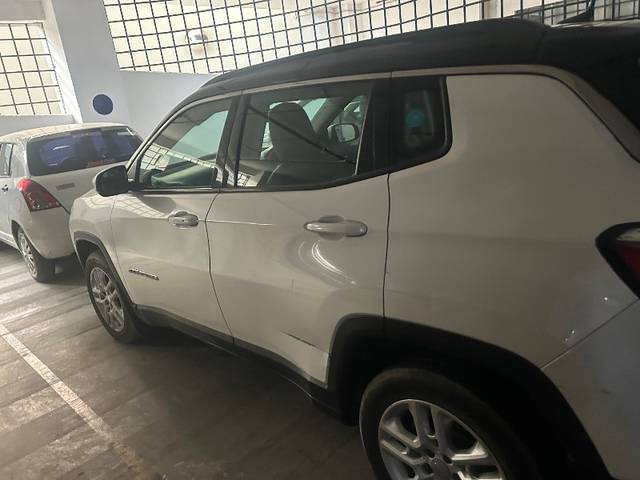 https://images10.gaadi.com/usedgaadi-sellcar/UsedCar/e5b3d3eaa/25dbe49c-f5af-4bbb-9f7d-8e9daf69d43d.jpeg?imwidth=6402