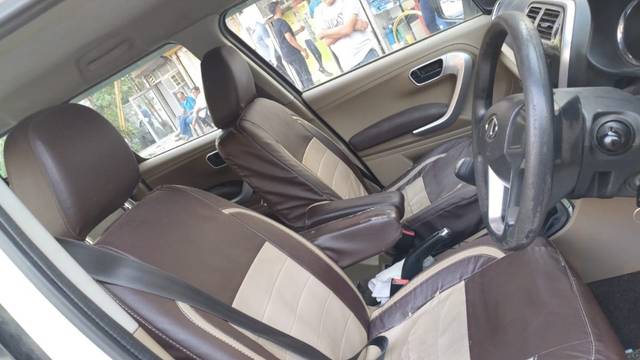 https://images10.gaadi.com/usedgaadi-sellcar/UsedCar/e5b3fbf5a/283fdece-4bbb-45dc-9568-d31d0eee86e8.jpeg?imwidth=6402