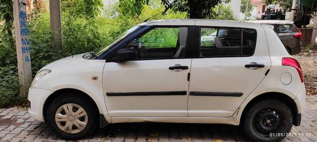 https://images10.gaadi.com/usedgaadi-sellcar/UsedCar/e5b42ccba/2d6b8887-a8a9-4ecf-84fc-45633ff51815.jpg?imwidth=6401