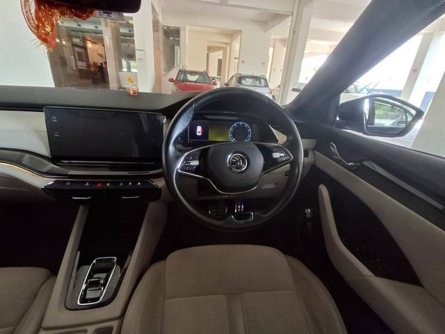 https://images10.gaadi.com/usedgaadi-sellcar/UsedCar/e5b47e76a/59846a0b-12c1-4b30-8dec-5114b35a0293.jpeg?imwidth=6401