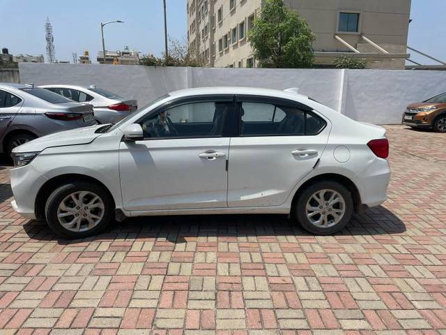 https://images10.gaadi.com/usedgaadi-sellcar/UsedCar/e5b48ca9a/c02b6208-a723-4014-9f9a-66526a79ff43.jpg?imwidth=6401