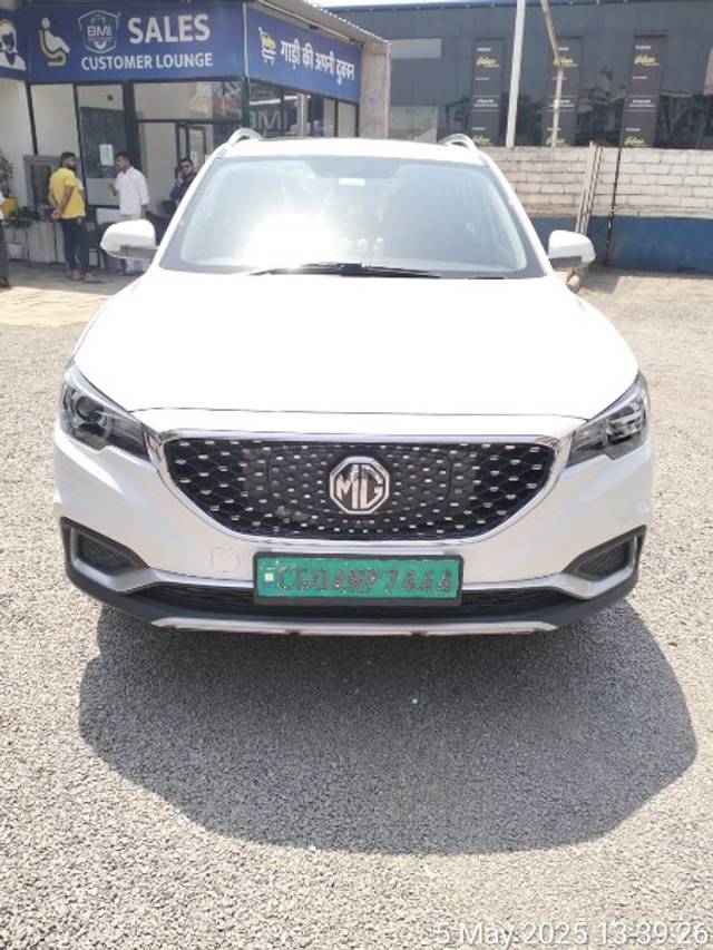 https://images10.gaadi.com/usedgaadi-sellcar/UsedCar/e5b4e4f9a/7493e3ae-baf0-4109-a071-fc57b893cf3a.jpg?imwidth=6400