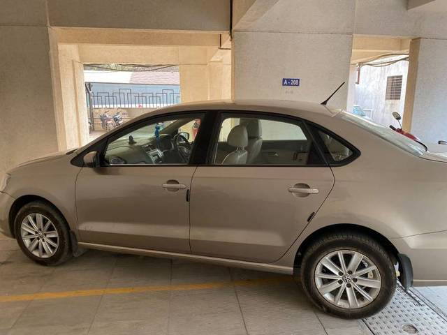 https://images10.gaadi.com/usedgaadi-sellcar/UsedCar/e5b4f4e0a/c2eddc9b-7410-40da-b2a7-54915155b064.jpg?imwidth=6402