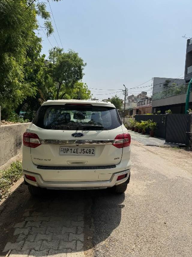 https://images10.gaadi.com/usedgaadi-sellcar/UsedCar/e5b5156ea/69cfdc51-e273-491a-9143-54f7e1369873.jpeg?imwidth=6402