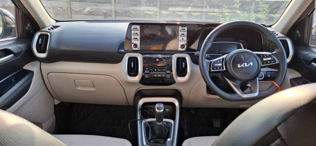 https://images10.gaadi.com/usedgaadi-sellcar/UsedCar/e5b534aba/de73d3c0-4d54-4c6d-be61-69c12e35fe54.jpg?imwidth=6401