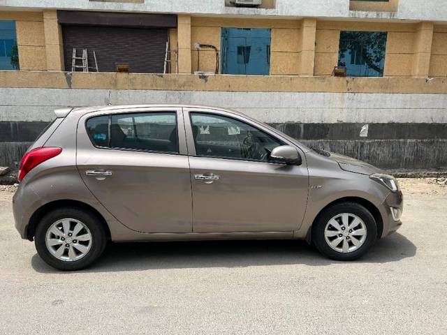 https://images10.gaadi.com/usedgaadi-sellcar/UsedCar/e5b5587da/f08b7431-da64-437e-bf59-394477567f99.jpg?imwidth=6401