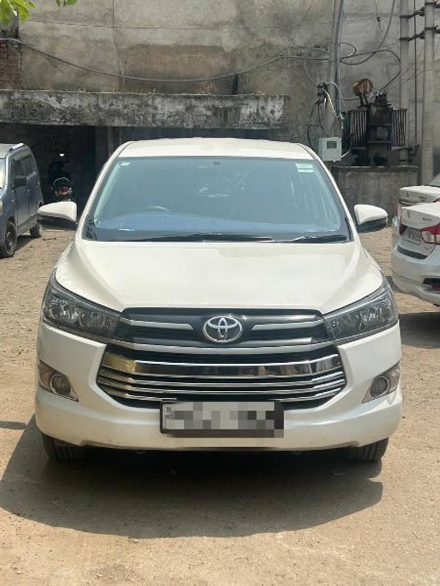 https://images10.gaadi.com/usedgaadi-sellcar/UsedCar/e5b56ba8a/6b23b8d6-82b7-42cf-9cde-d5d3f8a365a7.jpeg?imwidth=6400