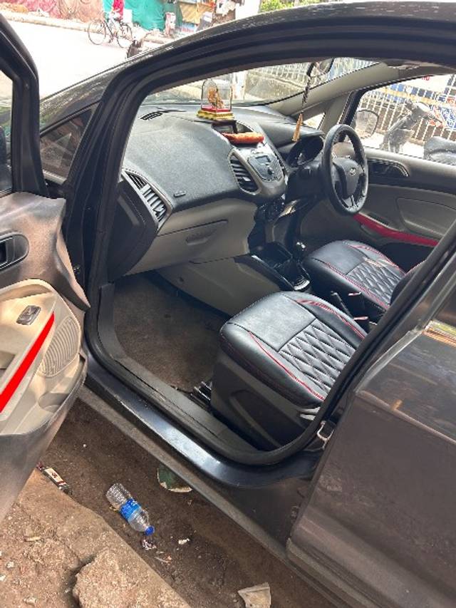 https://images10.gaadi.com/usedgaadi-sellcar/UsedCar/e5b6436aa/9125b0b0-89b4-4313-bdcf-914a00bd4f46.jpeg?imwidth=6402
