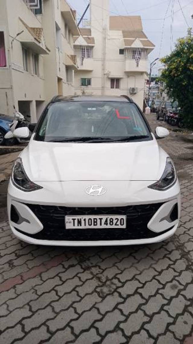 https://images10.gaadi.com/usedgaadi-sellcar/UsedCar/e5b649dea/6621e230-cd01-4e4f-b502-c462b3bfe3f5.jpeg?imwidth=6400