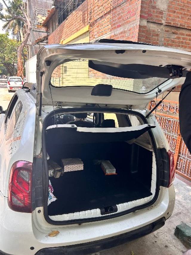 https://images10.gaadi.com/usedgaadi-sellcar/UsedCar/e5b68d09a/39a1c0f8-67db-46a4-813e-7309dfb5e3fe.jpeg?imwidth=6401