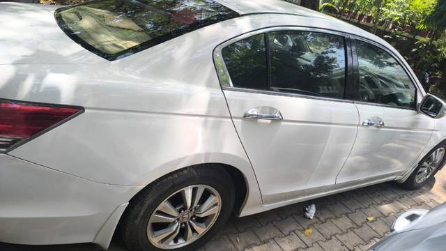 https://images10.gaadi.com/usedgaadi-sellcar/UsedCar/e5b6994ea/0675a8bb-f872-4522-9484-9feb8b8425d9.jpeg?imwidth=6400