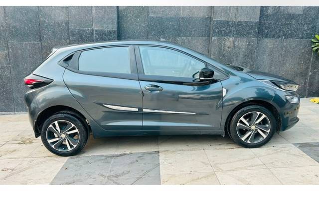 https://images10.gaadi.com/usedgaadi-sellcar/UsedCar/e5b69f45a/4e94d199-a8d4-44bd-b297-7002322fd1f1.jpeg?imwidth=6401