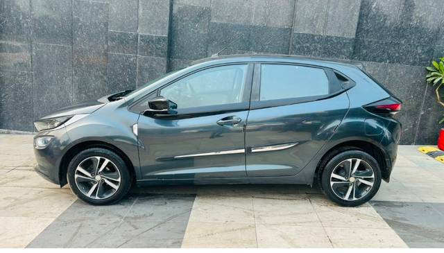 https://images10.gaadi.com/usedgaadi-sellcar/UsedCar/e5b69f45a/65c7732e-6425-42af-8b5e-4d874db757da.jpeg?imwidth=6402