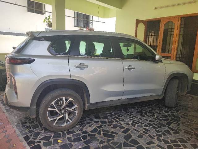 https://images10.gaadi.com/usedgaadi-sellcar/UsedCar/e5b6eef2a/100a7a8f-cd55-414d-b122-6d4400a3d41c.jpg?imwidth=6400