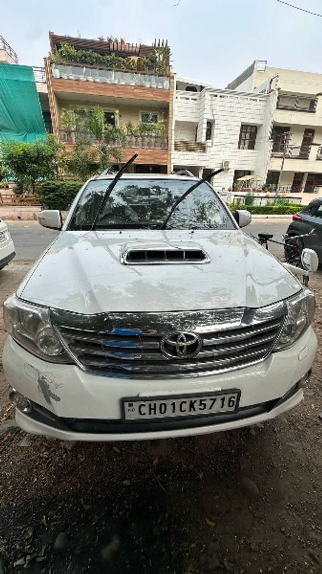 https://images10.gaadi.com/usedgaadi-sellcar/UsedCar/e5b6f9d7a/9c47d3b4-bf83-45c8-9c1b-a90910e46f36.jpeg?imwidth=6400