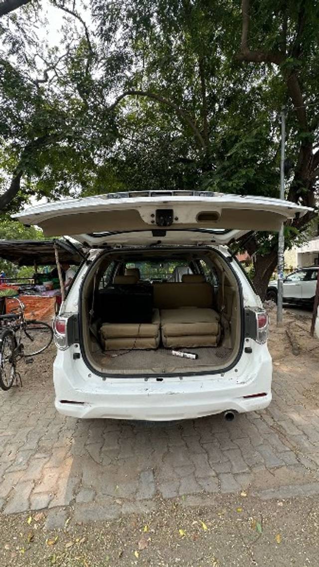 https://images10.gaadi.com/usedgaadi-sellcar/UsedCar/e5b6f9d7a/f641d69c-f457-468d-b39d-3610a920104f.jpeg?imwidth=6402