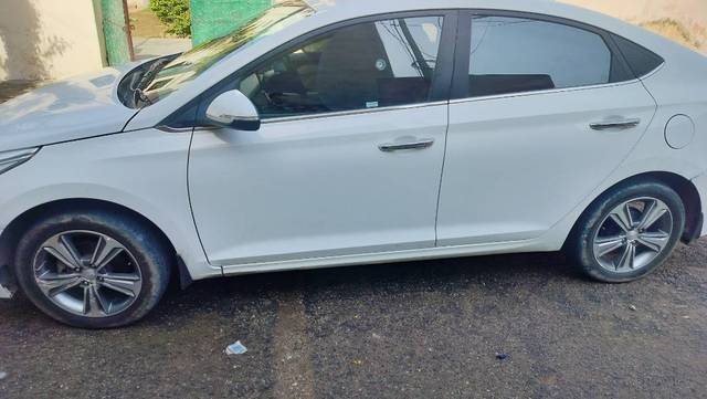 https://images10.gaadi.com/usedgaadi-sellcar/UsedCar/e5b7095ca/c050fe02-17c9-4e16-901d-29eec93c90a0.jpg?imwidth=6400