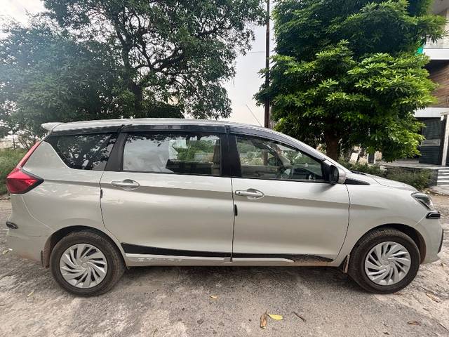 https://images10.gaadi.com/usedgaadi-sellcar/UsedCar/e5b712bda/bdc7e003-29d0-4731-8735-295fdb292a36.jpeg?imwidth=6401