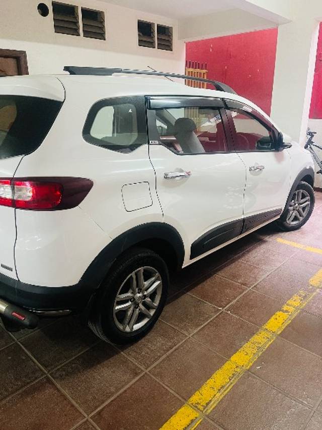 https://images10.gaadi.com/usedgaadi-sellcar/UsedCar/e5b79249a/e3b0f33f-43dd-44fe-b699-d5be7e7b5671.jpeg?imwidth=6401