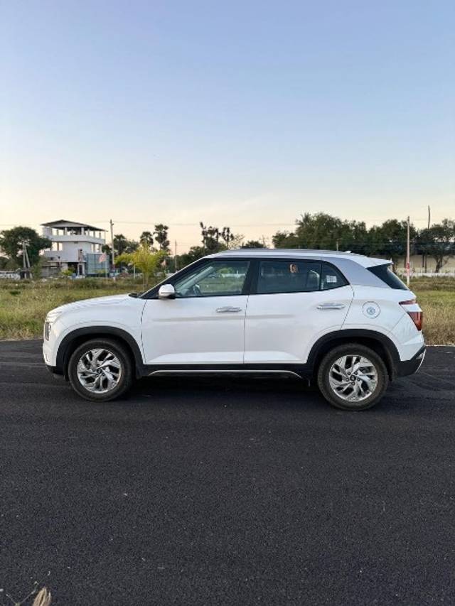 https://images10.gaadi.com/usedgaadi-sellcar/UsedCar/e5b7c6d7a/7b1e6d52-c1d2-487d-8ff1-796cef5aff6b.jpeg?imwidth=6402