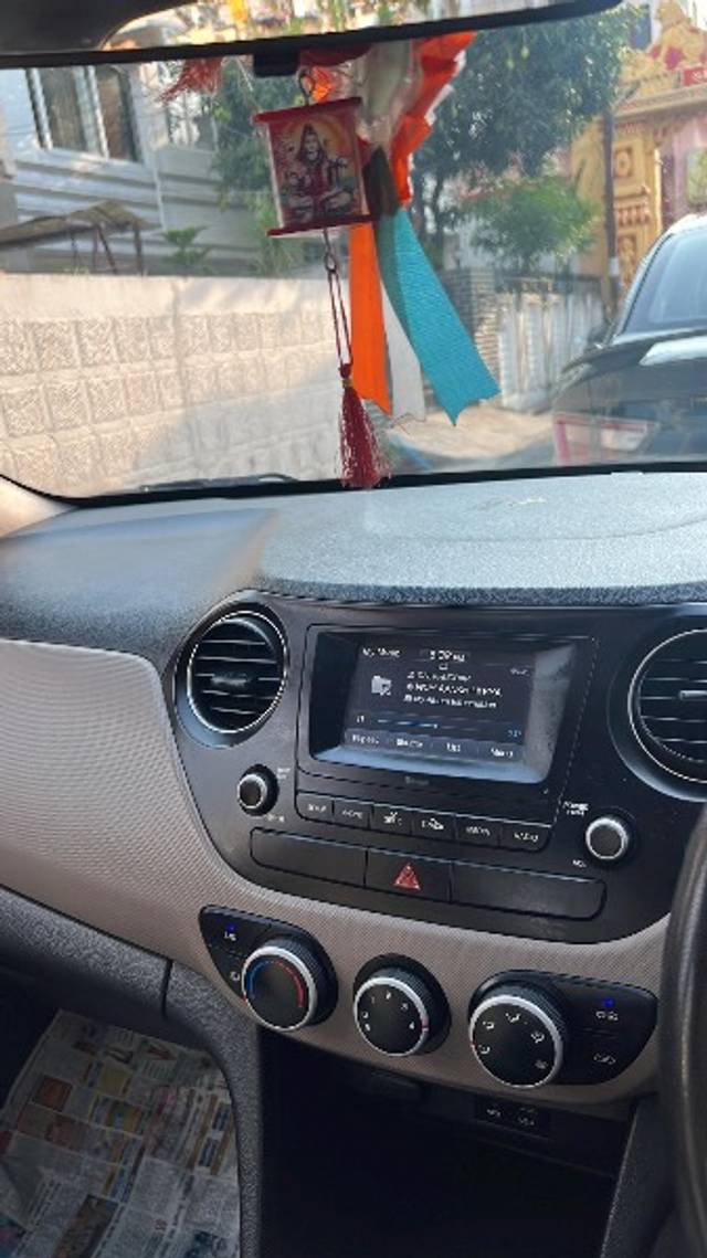 https://images10.gaadi.com/usedgaadi-sellcar/UsedCar/e5b7d36aa/cbb6be70-c6ca-4c20-979e-9a8bc9c6f5af.jpeg?imwidth=6402