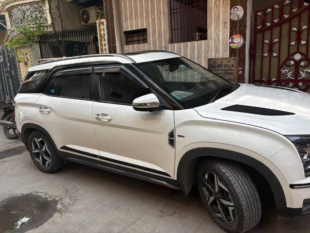 https://images10.gaadi.com/usedgaadi-sellcar/UsedCar/e5b7eafba/5ebdcd41-56aa-4027-b70c-597af770335c.jpg?imwidth=6402