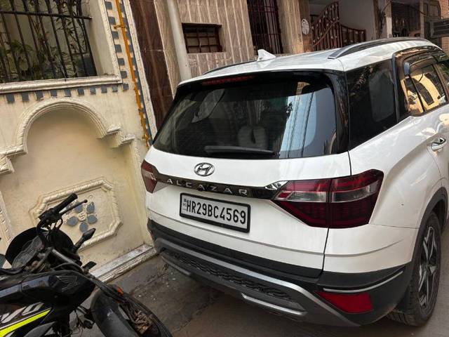 https://images10.gaadi.com/usedgaadi-sellcar/UsedCar/e5b7eafba/f217978f-8ced-46ac-b4e5-d46dc9a4b7aa.jpg?imwidth=6401