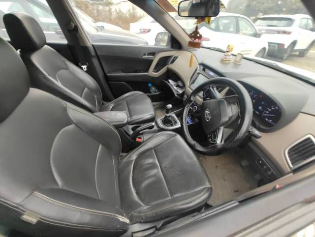 https://images10.gaadi.com/usedgaadi-sellcar/UsedCar/e5b7f857a/35cbbdbe-31ef-497f-be8d-6778fe9e57cd.jpg?imwidth=6402