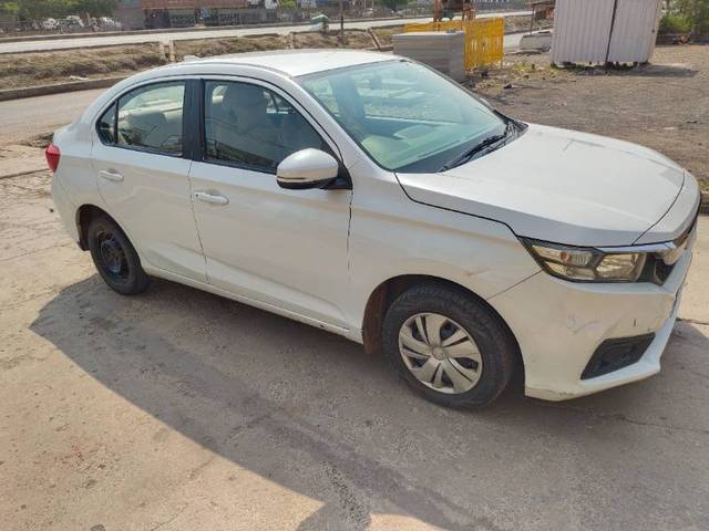 https://images10.gaadi.com/usedgaadi-sellcar/UsedCar/e5b81fcea/4e00b9c9-559f-4d10-ac32-48eeb4669bff.jpg?imwidth=6402