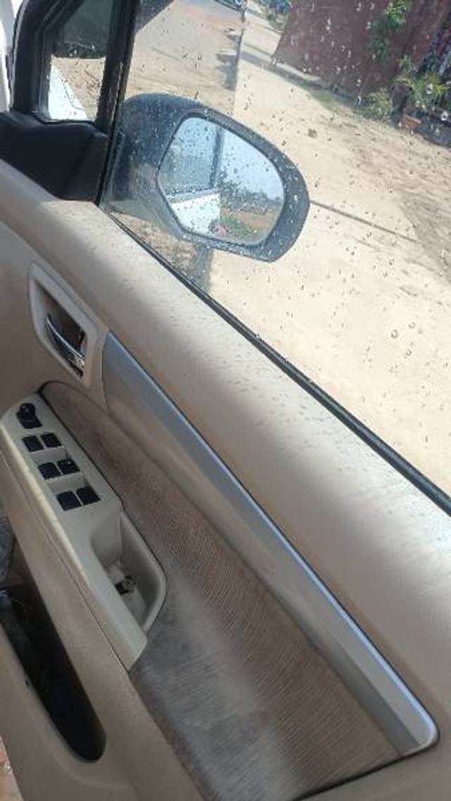 https://images10.gaadi.com/usedgaadi-sellcar/UsedCar/e5b855b7a/8500c2aa-9044-4a36-a648-38c85bb15419.jpg?imwidth=6401