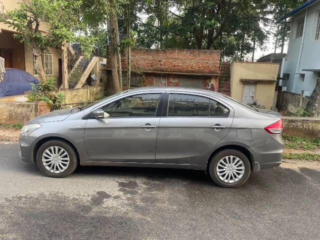 https://images10.gaadi.com/usedgaadi-sellcar/UsedCar/e5b8af10a/0d638877-f3e4-40a3-b41d-ceea97545603.jpeg?imwidth=6400