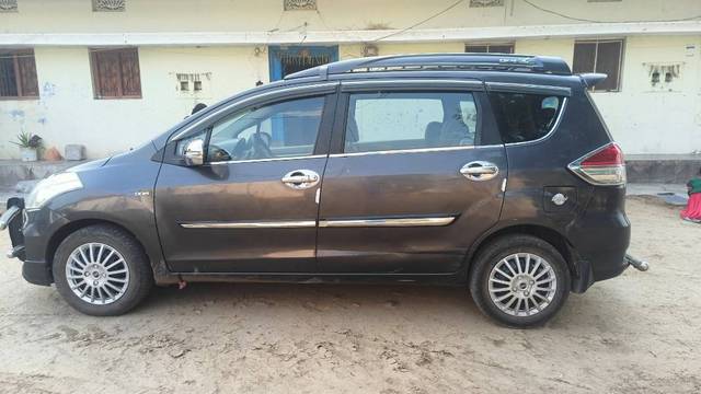 https://images10.gaadi.com/usedgaadi-sellcar/UsedCar/e5b8f8d3a/df64d684-7ef3-4587-a983-731ba858974b.jpg?imwidth=6402