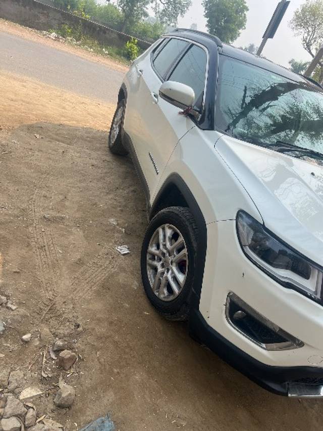 https://images10.gaadi.com/usedgaadi-sellcar/UsedCar/e5b97591a/2922e666-50b9-4b87-b07c-f0115dfc637b.jpeg?imwidth=6400
