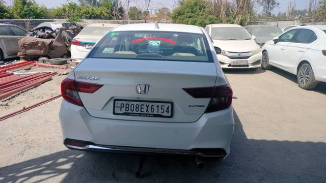 https://images10.gaadi.com/usedgaadi-sellcar/UsedCar/e5b99130a/72d451db-116d-41cf-a1d7-9e0f963537ca.jpeg?imwidth=6401