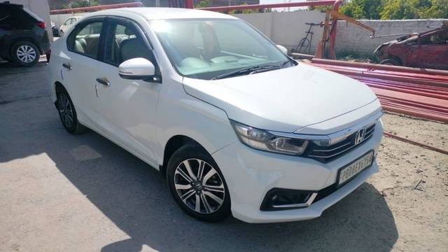 https://images10.gaadi.com/usedgaadi-sellcar/UsedCar/e5b99130a/9a80f582-3fc8-40b0-8951-cab8d4955bcd.jpeg?imwidth=6400