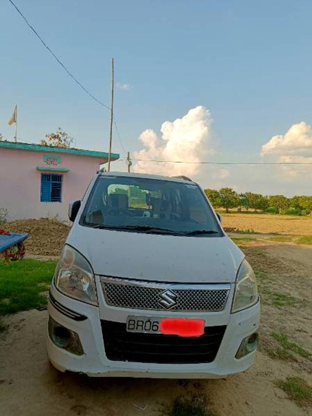 https://images10.gaadi.com/usedgaadi-sellcar/UsedCar/e5b9b356a/cb97d3fd-7610-4e8a-b578-5a9490ec3e70.jpg?imwidth=6400