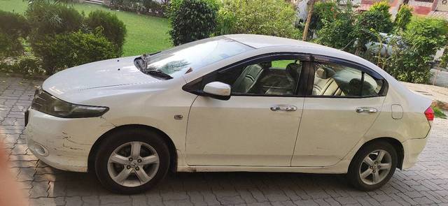 https://images10.gaadi.com/usedgaadi-sellcar/UsedCar/e5b9d977a/48ac10f7-c3c6-4f37-8be4-436e8ee7cd0b.jpg?imwidth=6401