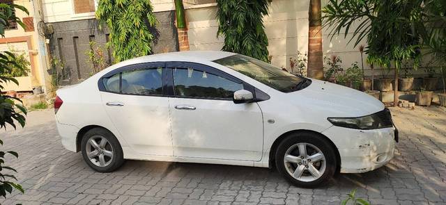 https://images10.gaadi.com/usedgaadi-sellcar/UsedCar/e5b9d977a/bf353c42-0bf2-419d-b6ef-b74224973bdb.jpg?imwidth=6402